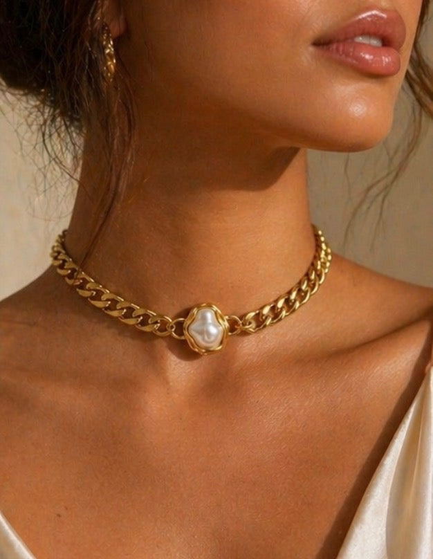 Luna Pearl Choker